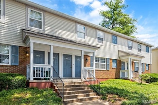 9029 N Swan Cir, Saint Louis, MO 63144