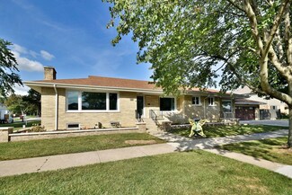 1204 Meadowcrest Rd, La Grange Park, IL 60526
