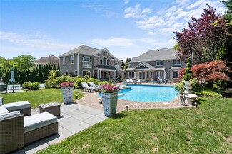 11 Crick Holly Ln, East Islip, NY 11730