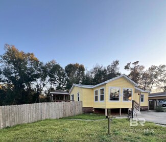 17 Buena Vista Dr, Lillian, AL 36549