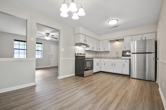 554 Roselawn Dr, Clarksville, TN 37042