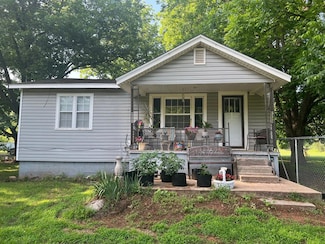 622 W 15th St, Chandler, OK 74834