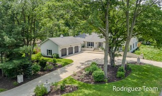 18672 Aztec Dr, Spring Lake, MI 49456