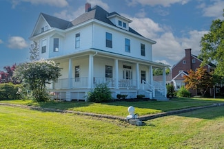 89 N Main St, Kilmarnock, VA 22482