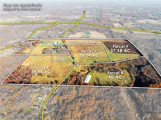 2704 Bedford Rd, Lowellville, OH 44436