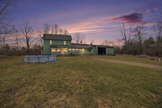 9697 S Colonial Ave, Grant, MI 49327
