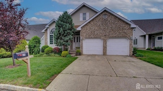 39 Leeds Ln, Monroe Township, NJ 08831