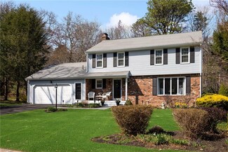 76 Tomahawk Cir, Saunderstown, RI 02874