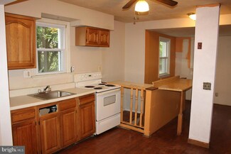 1912 Campbell Dr, Suitland, MD 20746