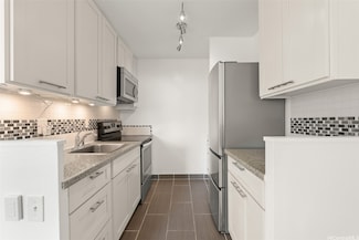 2092 Kuhio Ave Unit 906, Honolulu, HI 96815