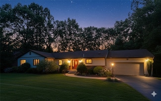 34 Latham Farm Rd, Smithfield, RI 02917