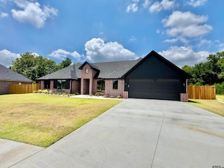 984 Mallard Dr, Lindale, TX 75771