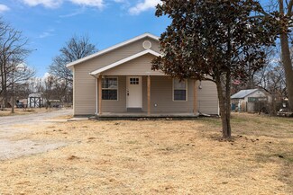 3102 W Chestnut St, Springfield, MO 65803