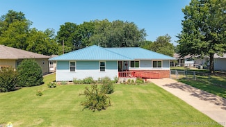 507 S Thompson St, Vinita, OK 74301
