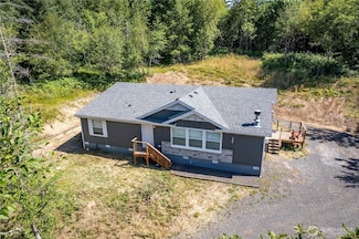 270 Autumn Hills Rd, Kelso, WA 98626