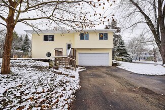 35W712 Rose Ave, Saint Charles, IL 60174
