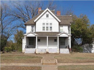 134 W E Ave, Kingman, KS 67068