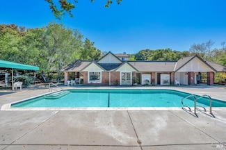 21 Woodstock Ct, San Rafael, CA 94903