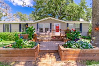 111 Longhorn Rd, Stockdale, TX 78160