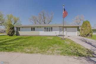 122 3rd Ave NW, Hillsboro, ND 58045