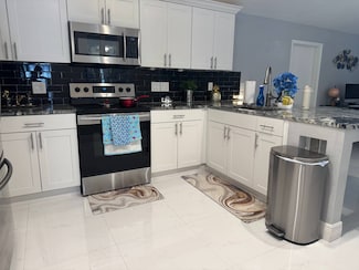 9623 Oaks St, Tampa, FL 33635