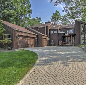 466 Wexford Rd, Valparaiso, IN 46385