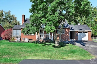 37 Bruen Ct, Rensselaer, NY 12144