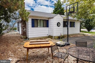 5 Florence Ln, Manahawkin, NJ 08050