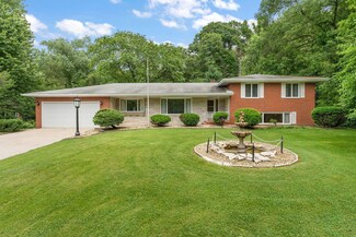 1759 Lawndale Dr, Valparaiso, IN 46383