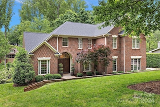 738 8th Street Dr NW, Hickory, NC 28601