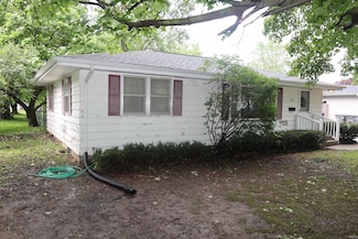 310 W Elm St, Millersburg, IN 46543
