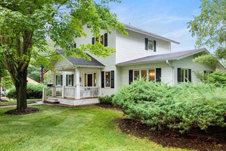 321 W Summit St, Harbor Springs, MI 49740