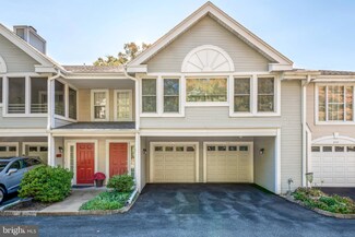 802 Country Place Dr, Lancaster, PA 17601
