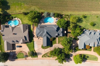 5801 Oak Tree Rd, Edmond, OK 73025