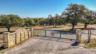 407 Rocky Rd, Hye, TX 78635