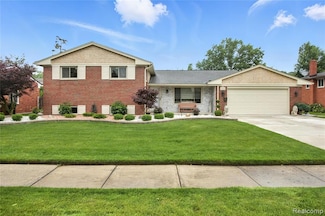 1024 Blairmoor Ct, Grosse Pointe Woods, MI 48236