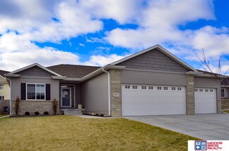 3041 N 94th St, Lincoln, NE 68520