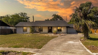765 Coachlight Dr, Casselberry, FL 32730