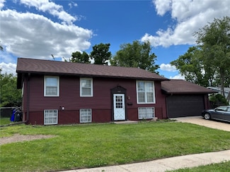 4625 White Pine Dr NE, Cedar Rapids, IA 52402