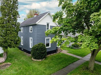 1608 Garrison St, Fremont, OH 43420