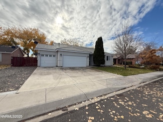 805 Divot Dr, Fernley, NV 89408