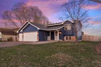 10028 Somerset Ln, Monticello, MN 55362