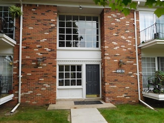 490 Fox Hills Dr N Unit 1, Bloomfield Hills, MI 48304