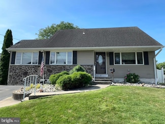 31 Rolling Ln, Trenton, NJ 08690