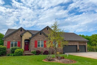 525 N Valley Creek Cir, Valley Center, KS 67147