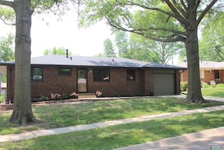 8025 Broadview Dr, Lincoln, NE 68505