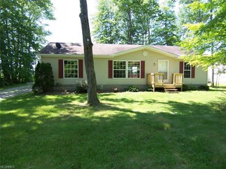 888 Long Shadow Ln, Roaming Shores, OH 44085
