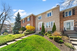 11705 Edgewater Dr Unit 16, Lakewood, OH 44107