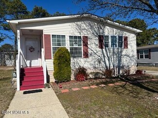75 Pine Ridge Blvd, Whiting, NJ 08759
