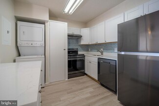 3800 Powell Ln Unit 715, Baileys Crossroads, VA 22041